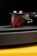 Pro-Ject Debut Carbon Evo Satin Golden Yellow + Ortofon 2MRed