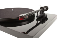 Gramofon Pro-Ject Debut E Carbon + Ortofon 2M-Red - piano black