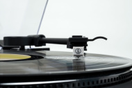 Thomson TT351 - automatický gramofon, bílý