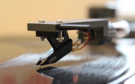 Ortofon Super OM 5E + Ortofon Carbon Stylus brush