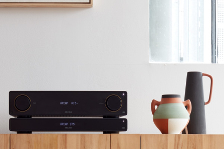 ARCAM A15+ - integrovaný zesilovač, 2 x 80 W, Bluetooth, DAC, HDMI, Phono MM