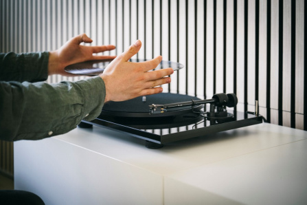Pro-Ject E1.2 + Pick It MM E - High Gloss Black