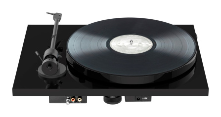 Gramosestava Pro-Ject E1 PHONO + aktivní reproduktory AQ M 25 Bluetooth