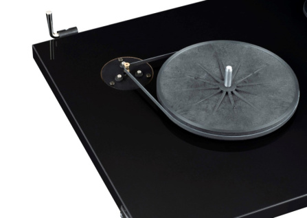 Pro-Ject T1 EVO + OM10 - piano černá  + aktivní reprosoustavy Magnat Monitor Ref. 2A - černá dýha