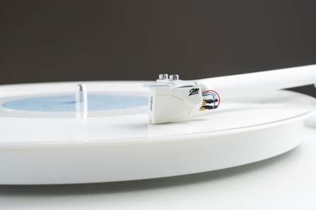 Gramofon Pro-Ject T1 WHITE EDITION + 2M White