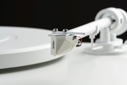 Gramofon Pro-Ject T1 WHITE EDITION + 2M White