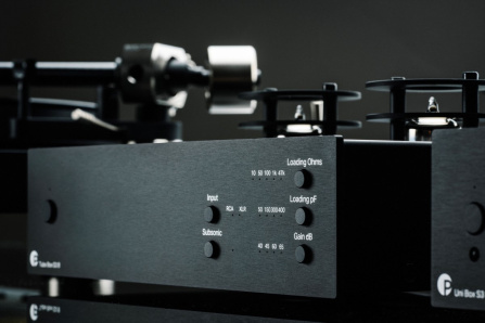 Elektronkový phono předzesilovač Pro-Ject Tube Box S3 B - černý