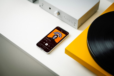Pro-Ject UNI BOX S3 - Integrovaný zesilovač se streamerem a HDMI - stříbrná