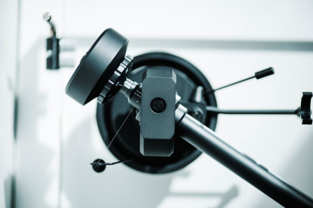Pro-Ject XA B + Pick It PRO B - Akrylový gramofon se symetrickým výstupem 5P-DIN