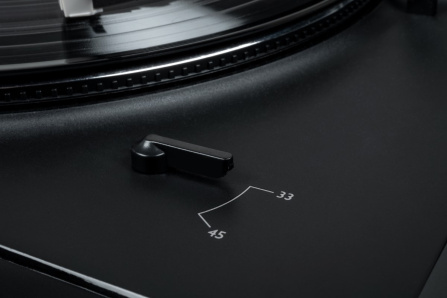 Plně automatický gramofon - Thomson TT350 černý